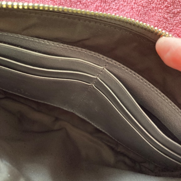 Authentic Gucci wristlet - Picture 4 of 6